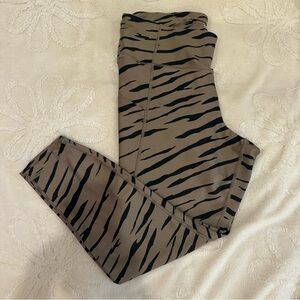 GAP Black and Tan Tiger Print Leggings